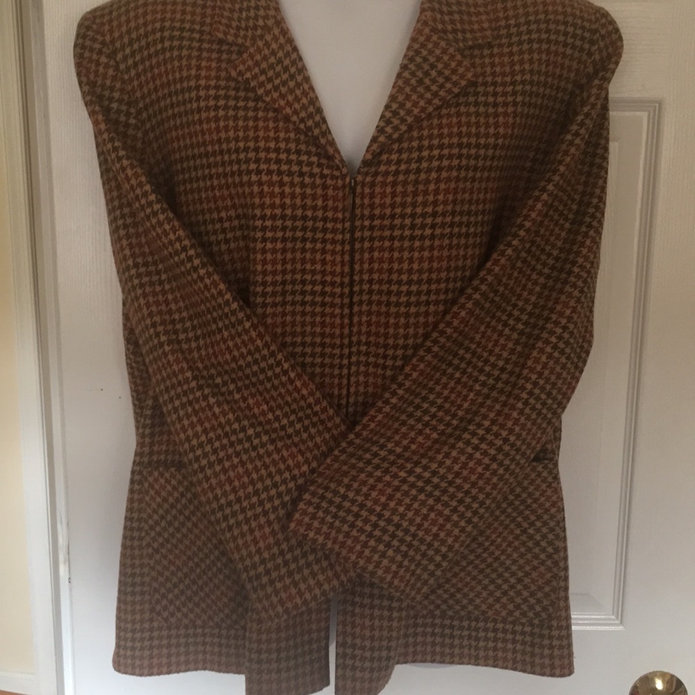 Requirements Plus Short Jacket - Picture 3 of 3